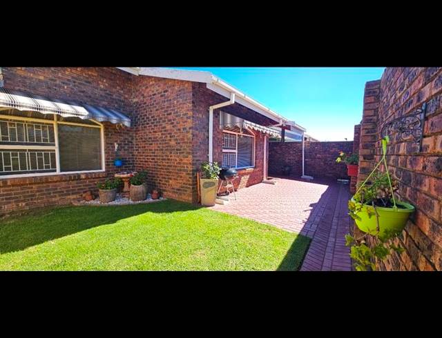 3 BEDROOM TOWNHOUSE FOR SALE IN THREE RIVERS